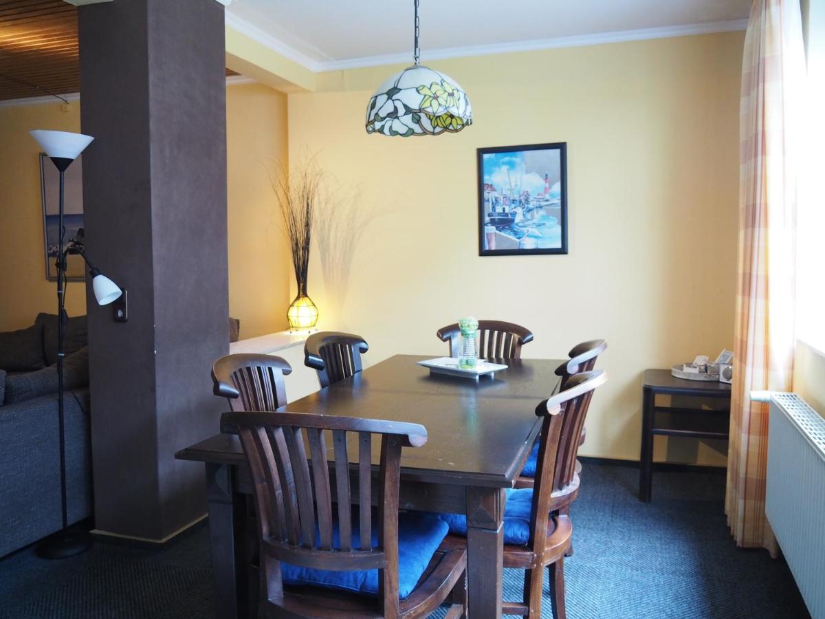 Friesenmeer Ferienwohnung Eins Бензерзил Екстериор снимка