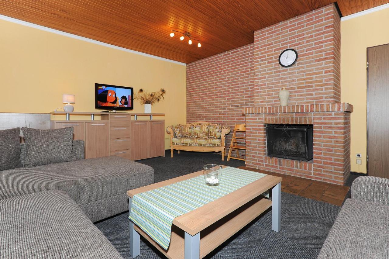 Friesenmeer Ferienwohnung Eins Бензерзил Екстериор снимка