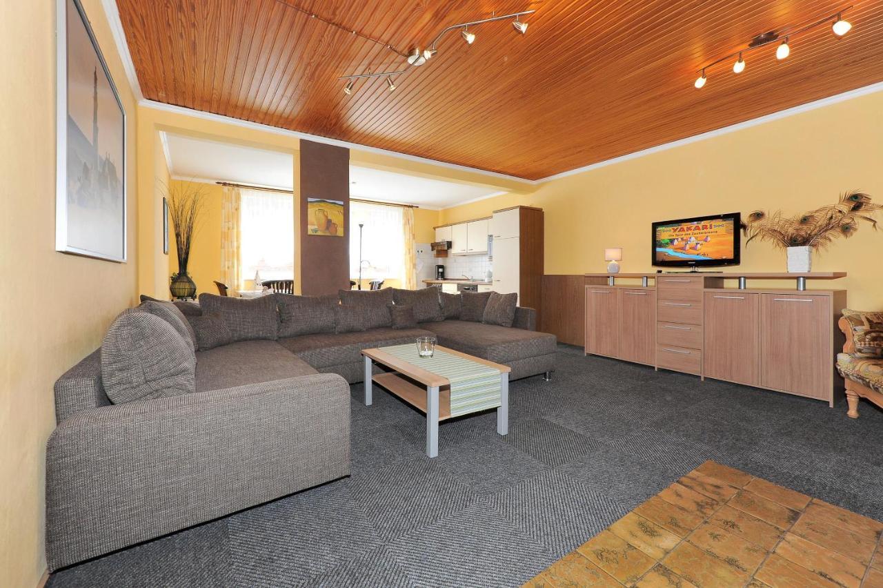 Friesenmeer Ferienwohnung Eins Бензерзил Екстериор снимка