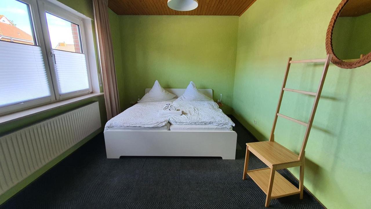 Friesenmeer Ferienwohnung Eins Бензерзил Екстериор снимка